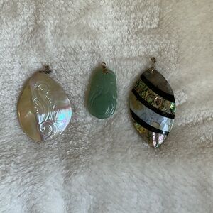 Costume Jewelry, 3 Necklaces Pendant. Mother of Pearl, Jade.
